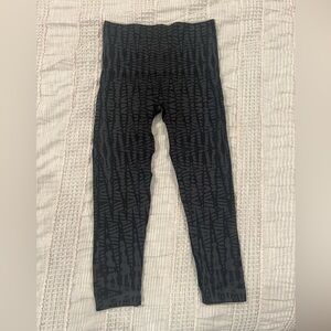 SPANX Look At Me Now Cropped Seamless Leggings Black Gray | Size M
